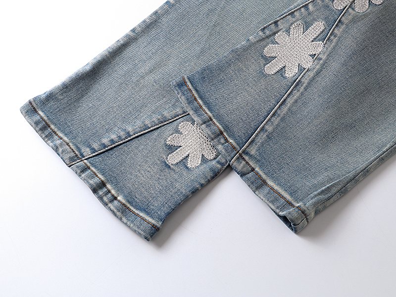 LOSTSHDWS Daisy Appliqué Flared Jeans