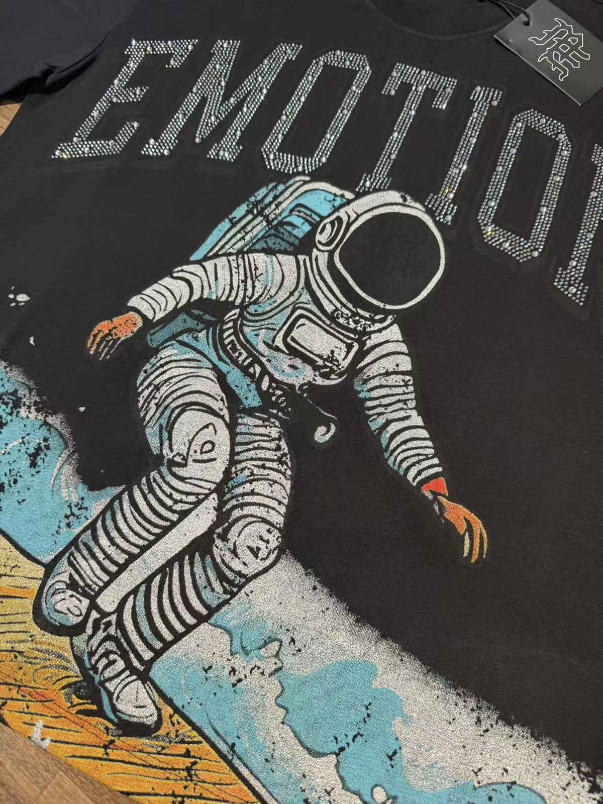 MIXED EMOTION Astronaut Surf Graphic T-Shirt