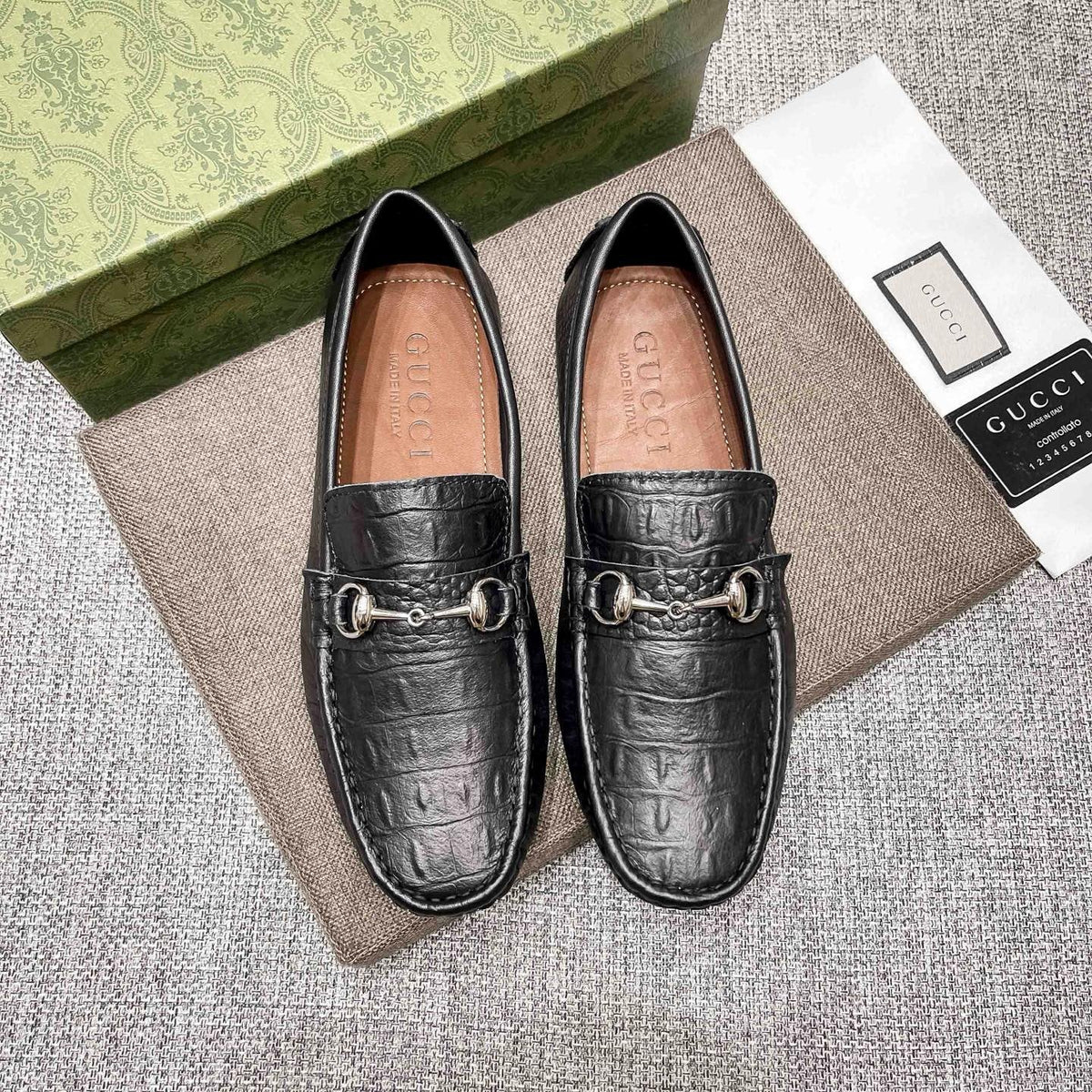 Gucci Men's Black Textured Loafers - Moc-Toe Stitching