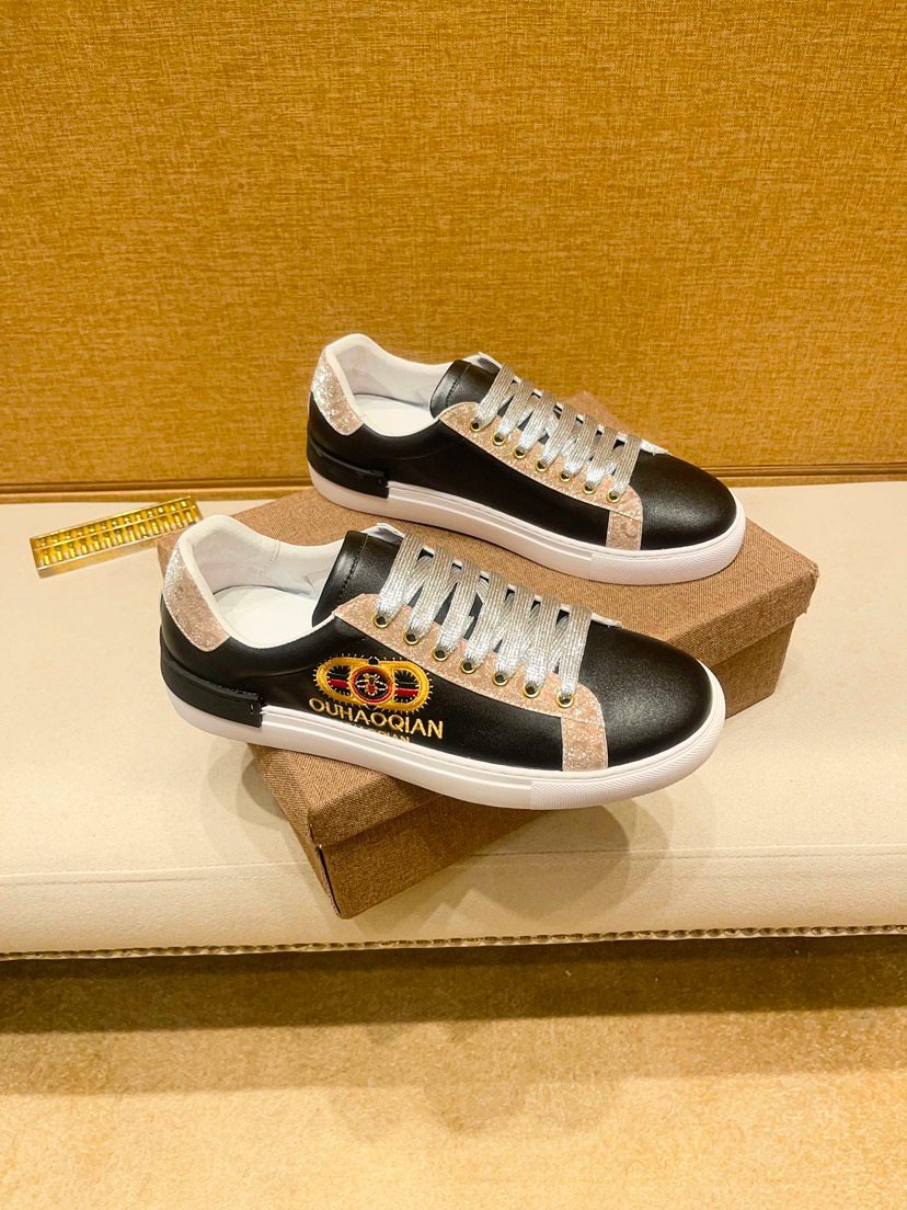 Men's Emblem Low-Top Sneakers