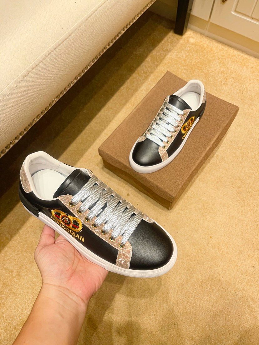 Men's Emblem Low-Top Sneakers