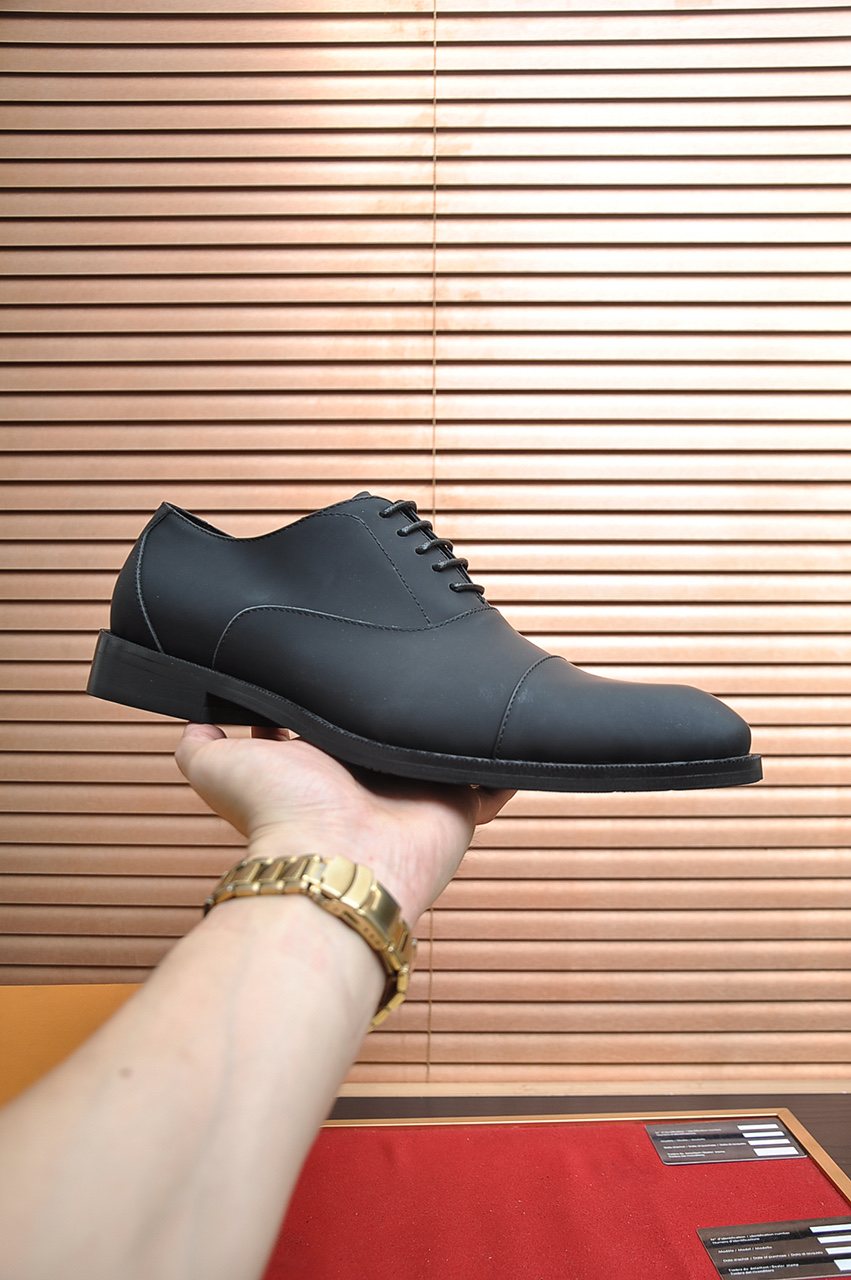 Louis Vuitton Cap-Toe Lace-Up Dress Shoes