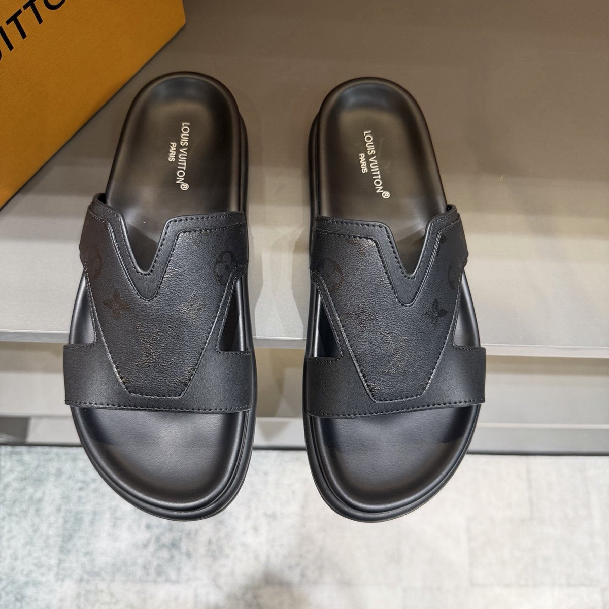 Louis Vuitton Oasis Men's Slide Sandals